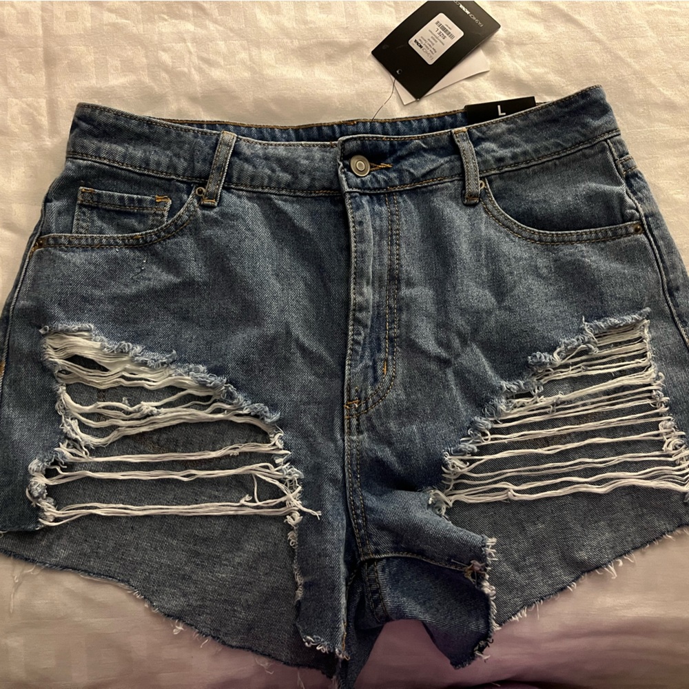 Fashion Nova How About that Raw Hem Medium Blue Wash. New. Large